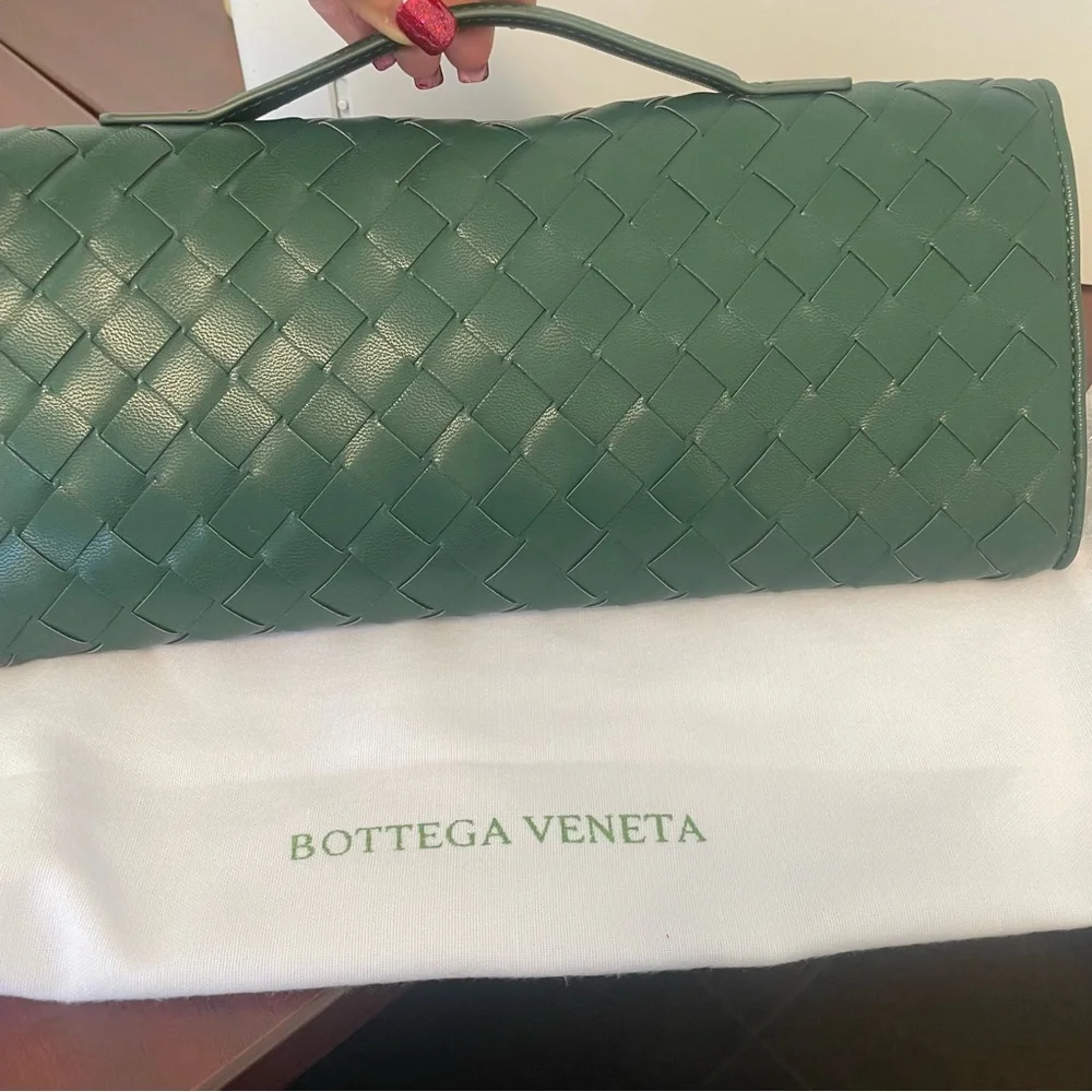 🥰 💚 Bottega Veneta Dark Jewel Green Andiamo Clutch - Picture 7 of 7